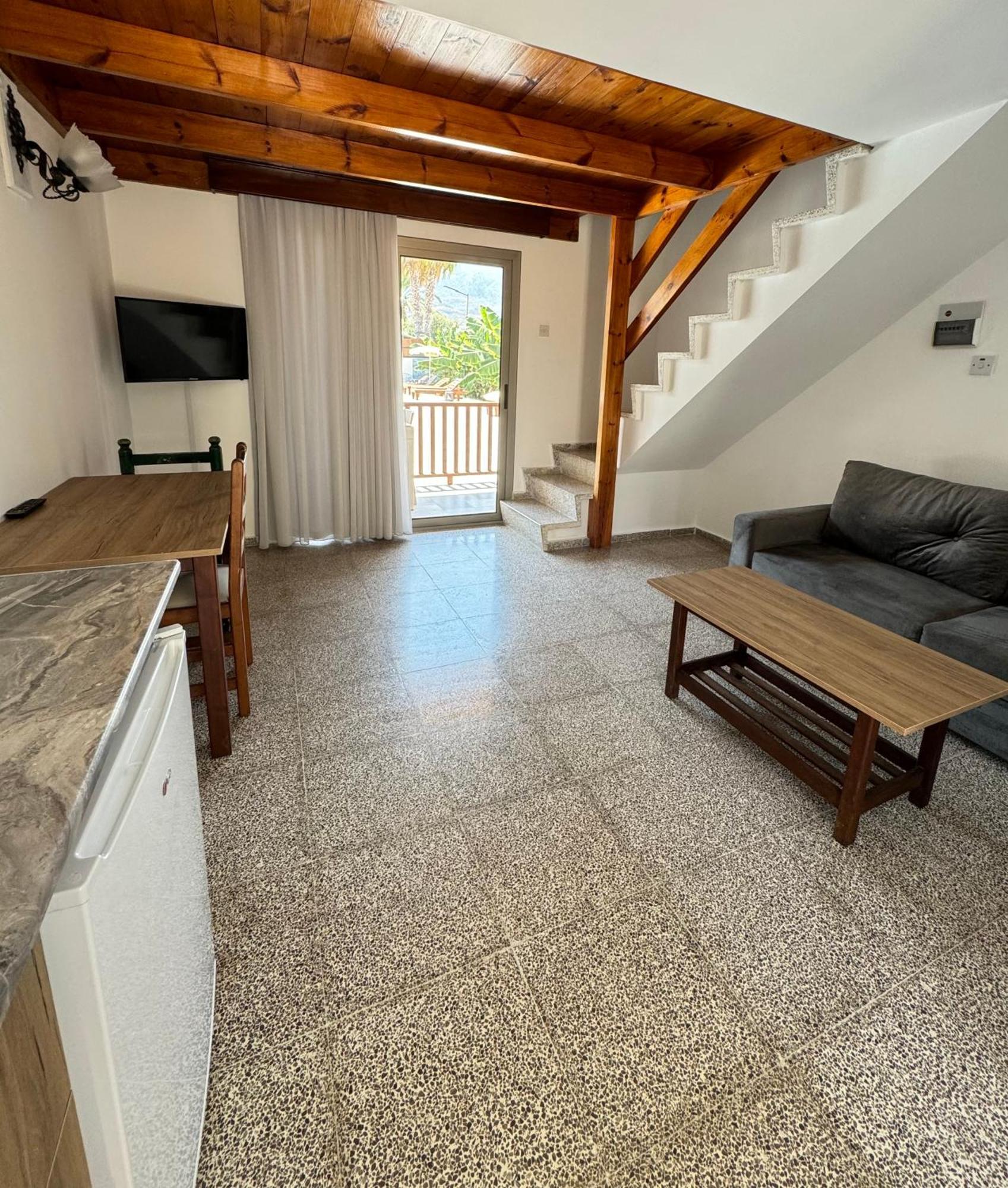 The Horse Farm Hotel Agios Georgios  Exteriör bild
