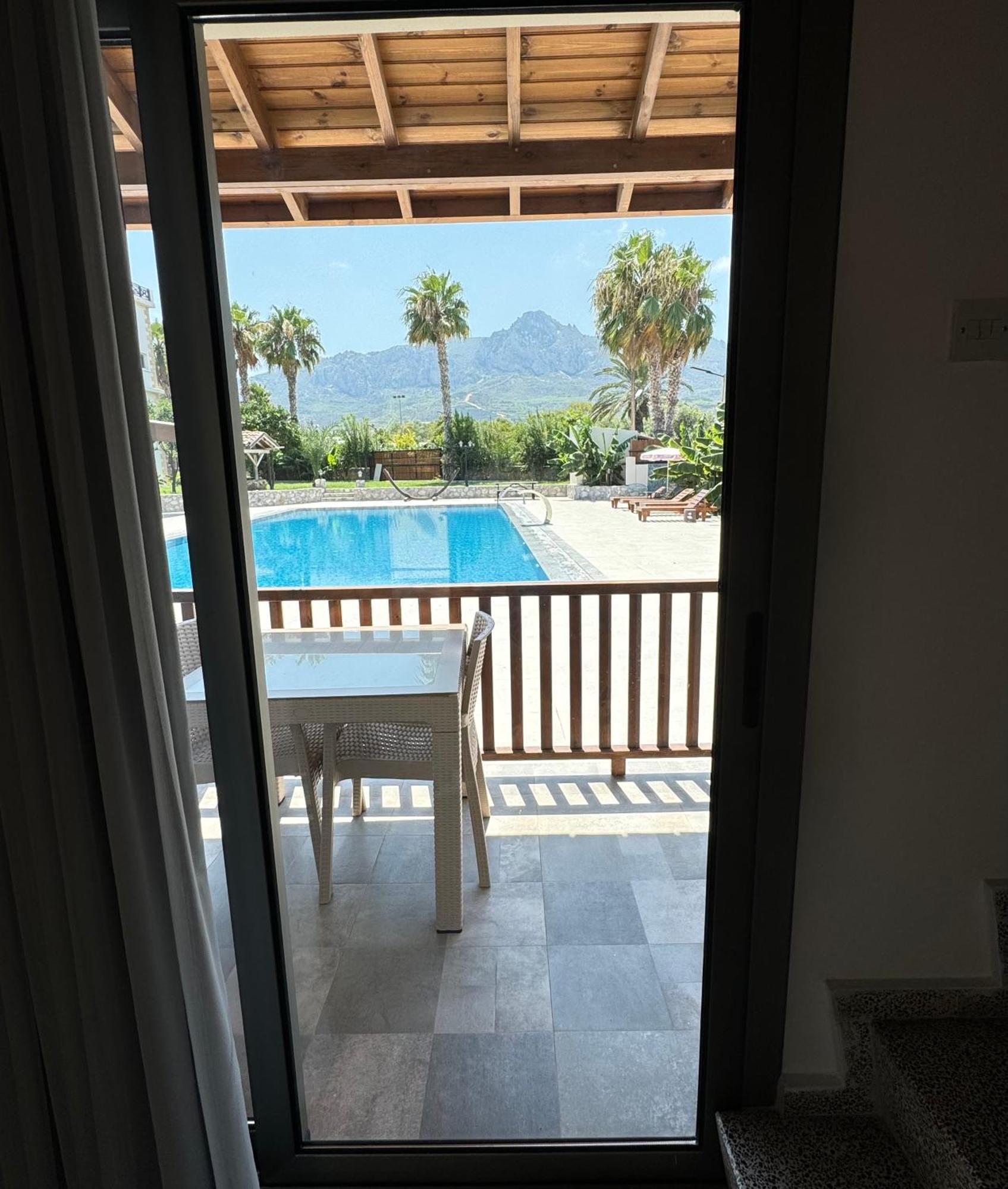 The Horse Farm Hotel Agios Georgios  Exteriör bild