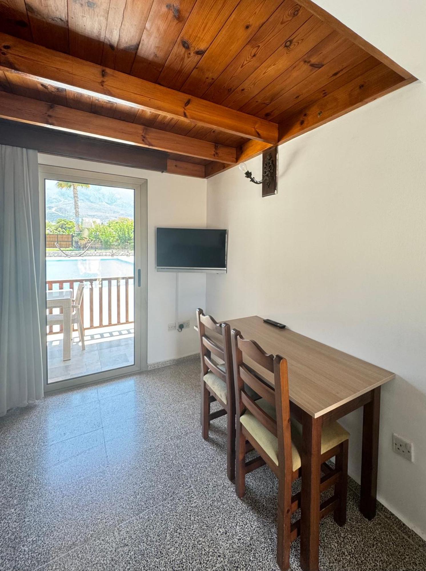 The Horse Farm Hotel Agios Georgios  Exteriör bild