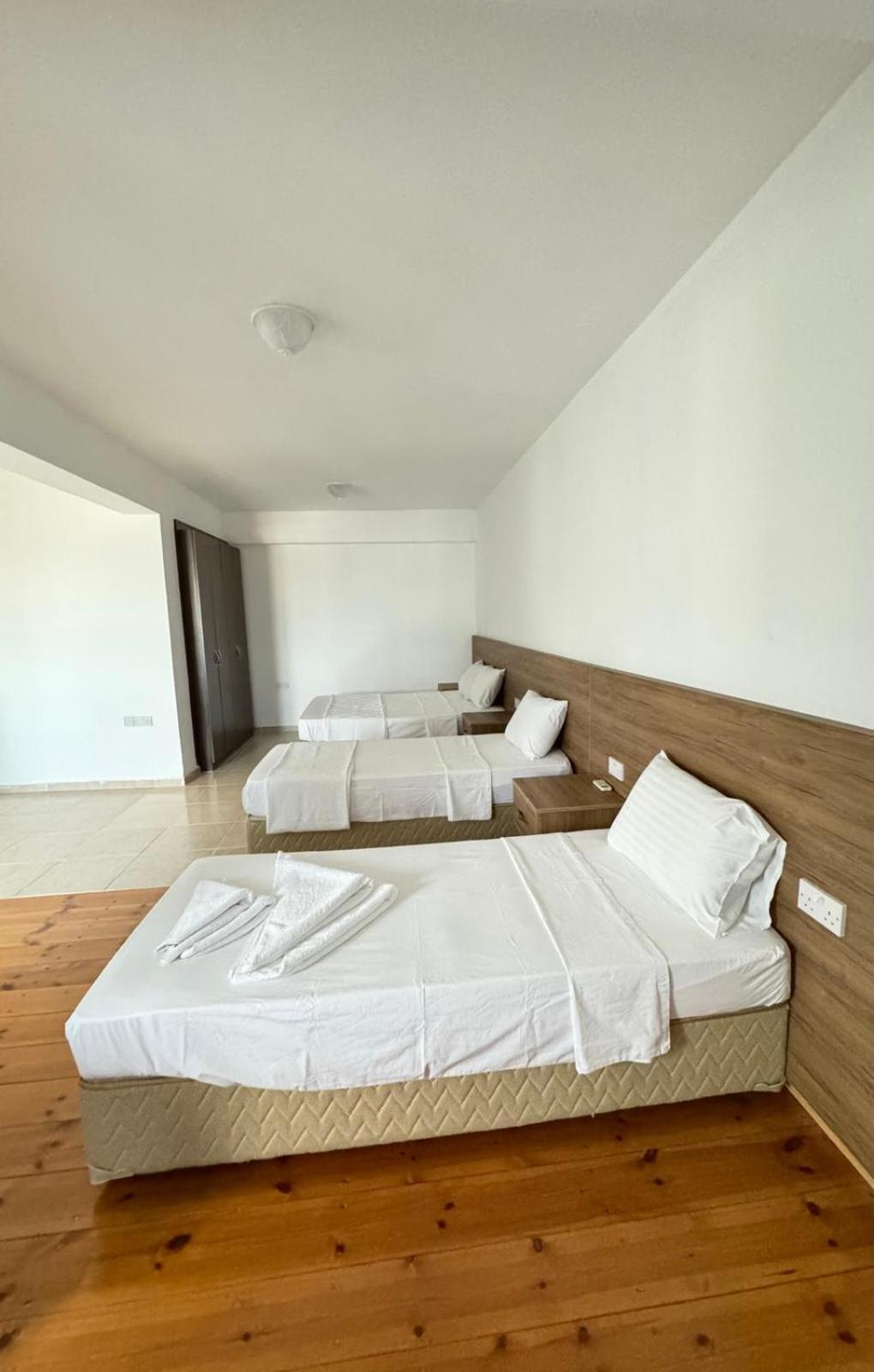 The Horse Farm Hotel Agios Georgios  Exteriör bild